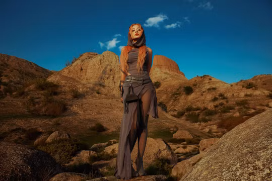 Chi Pu chính thức tái xuất đường đua Vpop bằng MV "Mirror", mở đường cho album mới