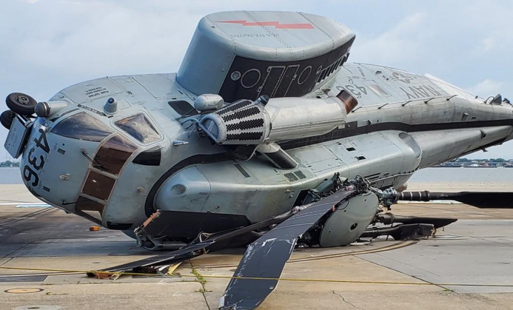 "Rồng biển" CH-53E của hải quân Mỹ bị gió lật ngửa