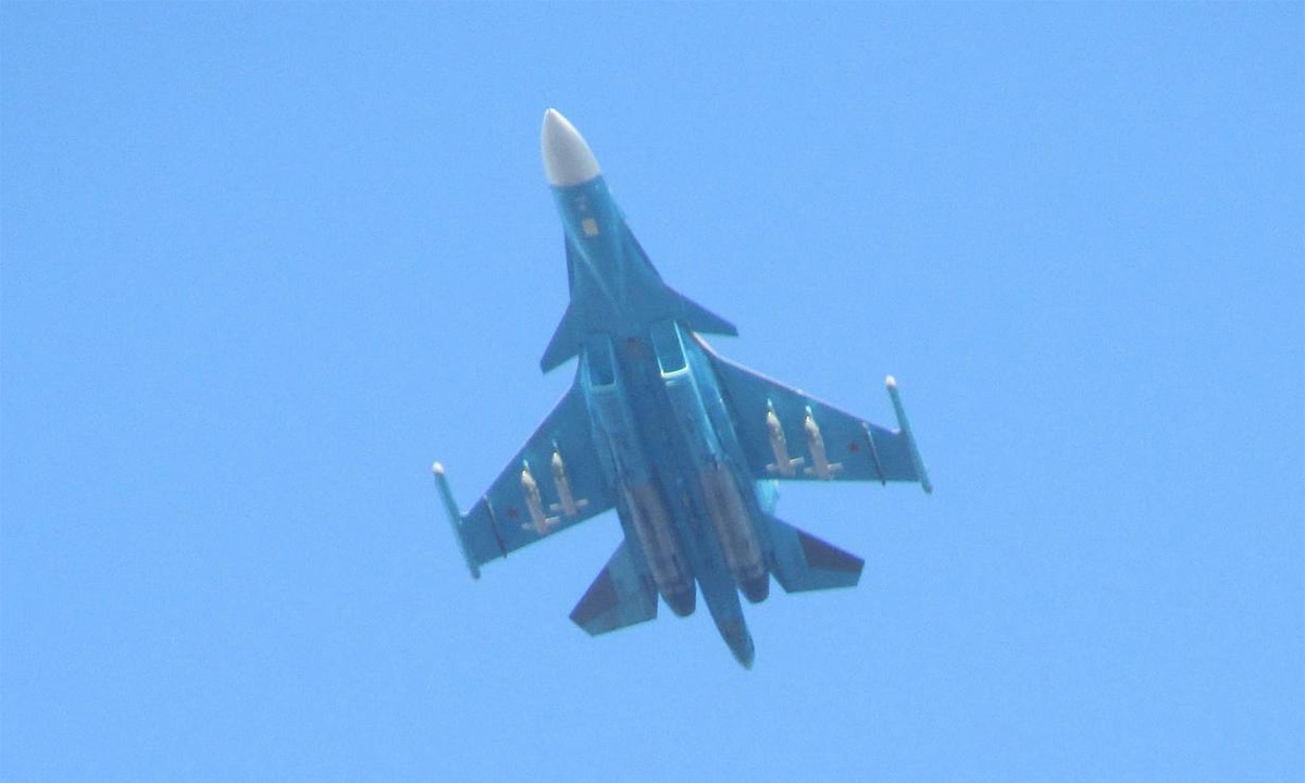 Hình ảnh chiến đấu cơ Su-34 mang bom lượn UMPK-PD