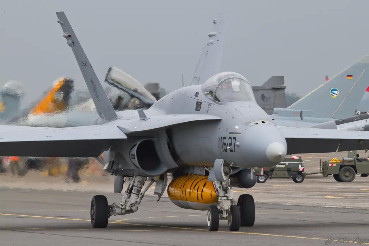 Chiến đấu cơ F/A-18 Hornet