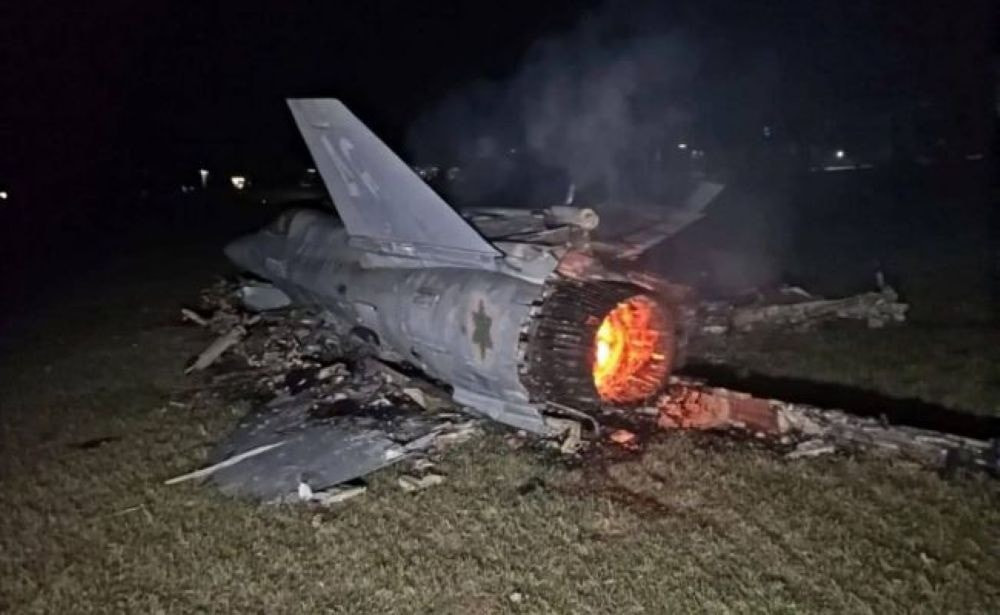 Trước đó cũng xuất hiện hình ảnh được cho là F-35 Israel bị bắn hạ, tuy nhiên đây cũng là sản phẩm của AI. Trước đó cũng xuất hiện hình ảnh được cho là F-35 Israel bị bắn hạ, tuy nhiên đây cũng là sản phẩm của AI.