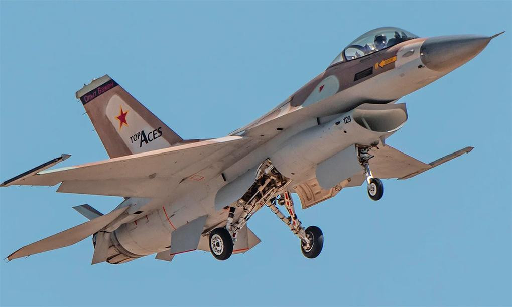 Tiêm kích F-16A Netz của công ty Top Aces