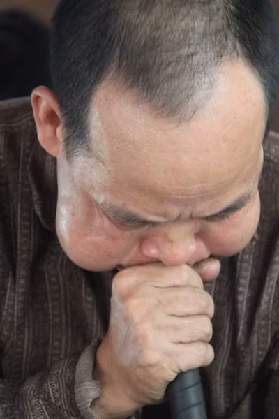 Nhọc nhằn mưu sinh bên "hỏa ngục" giữ nghề thổi thủy tinh ảnh 4