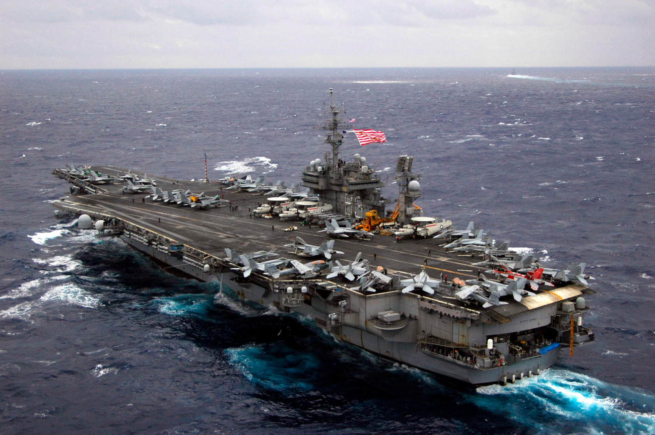 Tàu sân bay USS Kitty Hawk