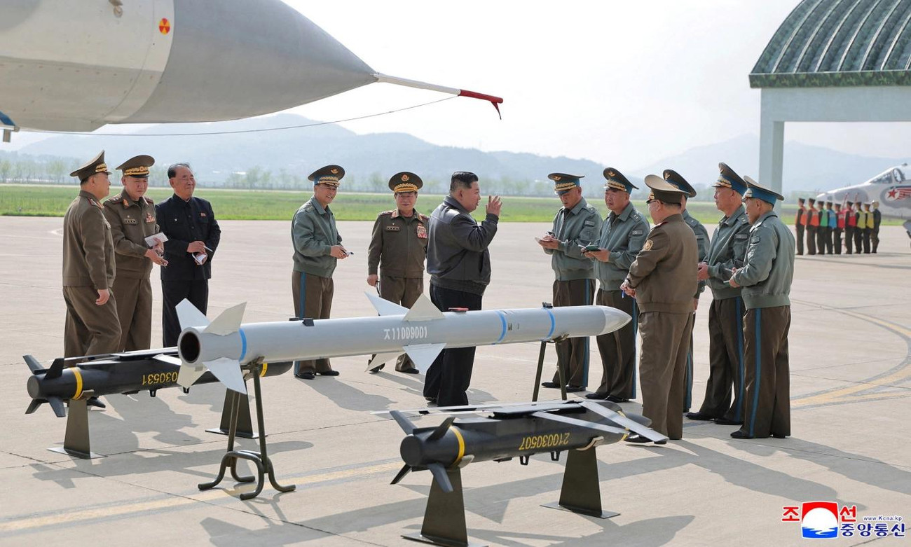 Các loại tên lửa mới do Triều Tiên tự sản xuất Các loại tên lửa mới do Triều Tiên tự sản xuất