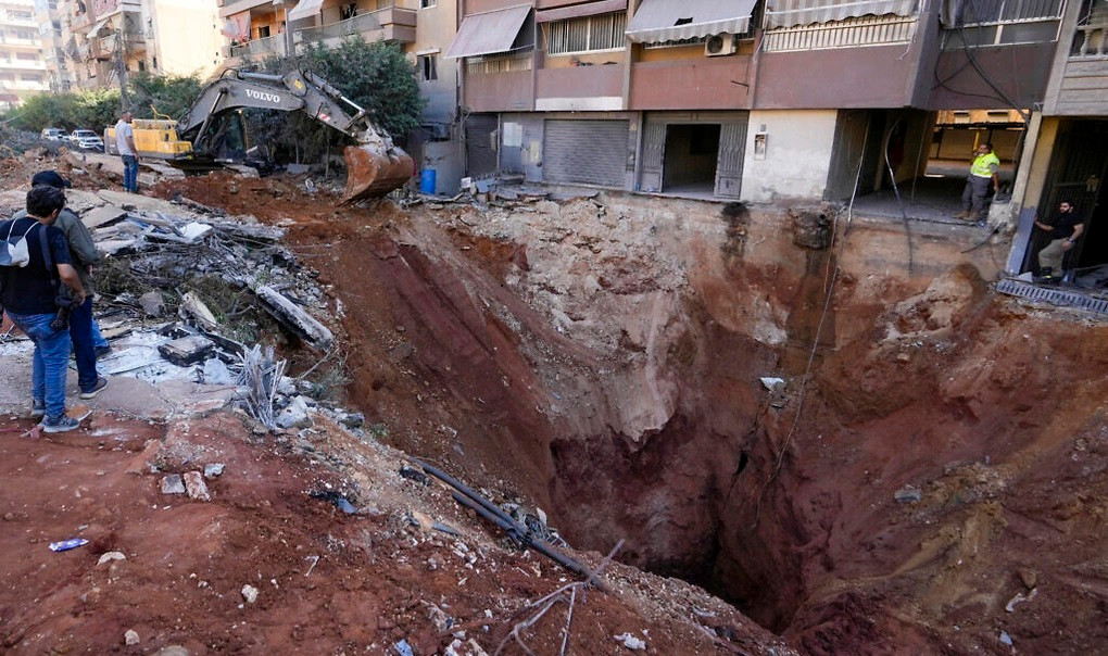 Hình ảnh hố sâu sau đòn tập kích của phi đội F-15I Israel vào Beirut
