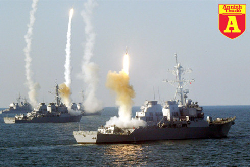 Những hình ảnh thường thấy khi tàu khu trục hạm của Mỹ phóng tên lửa Tomahawk