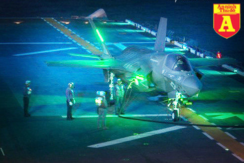 Siêu máy bay F-35B đang tập luyện trên tàu đổ bộ USS Wasp