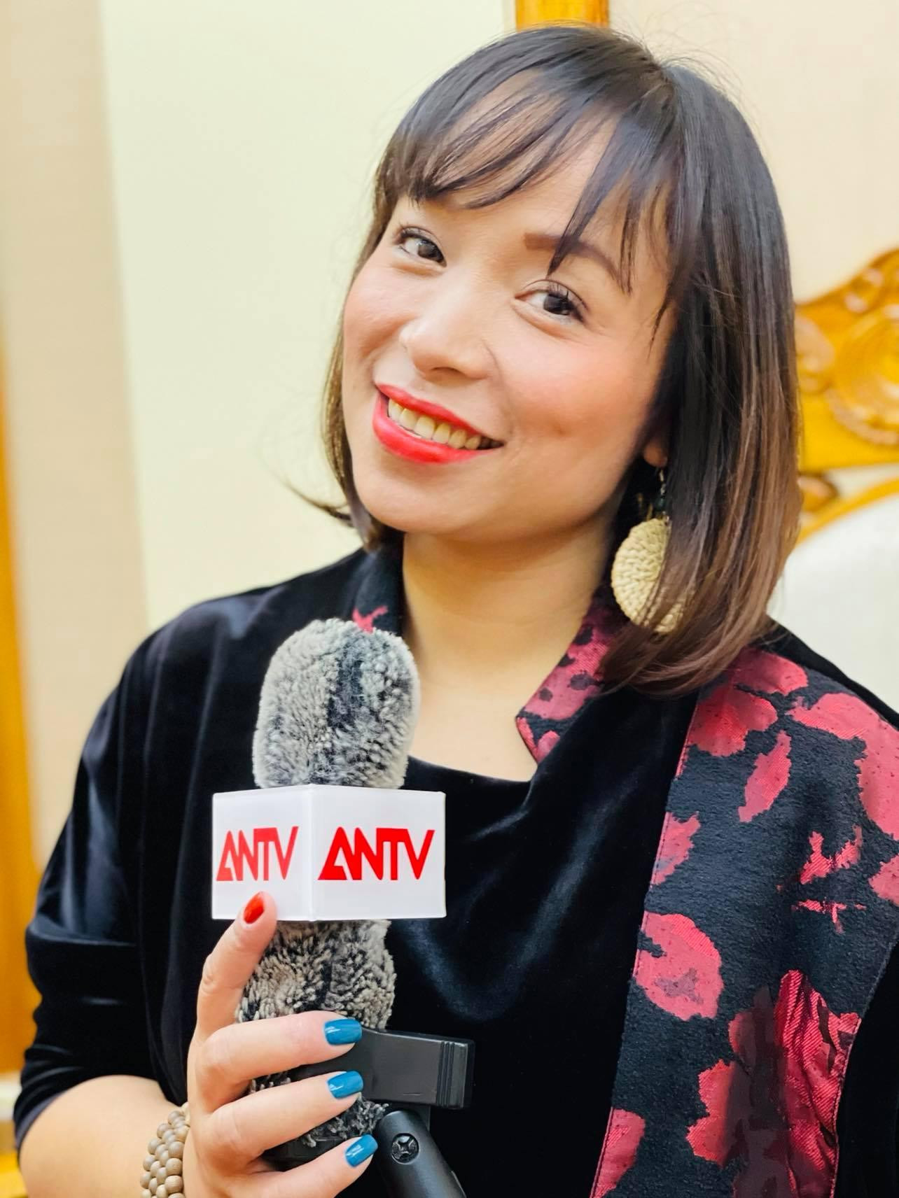 Nhà thơ Trần Hoàng Thiên Kim Nhà thơ Trần Hoàng Thiên Kim