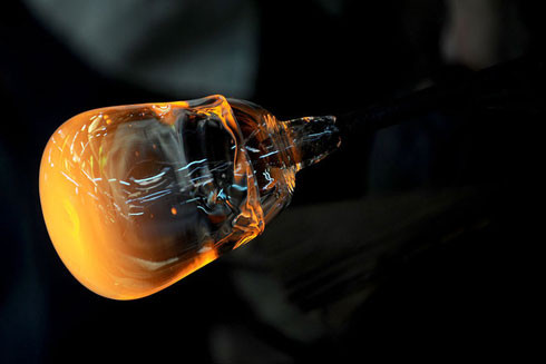 Nhọc nhằn mưu sinh bên "hỏa ngục" giữ nghề thổi thủy tinh ảnh 6