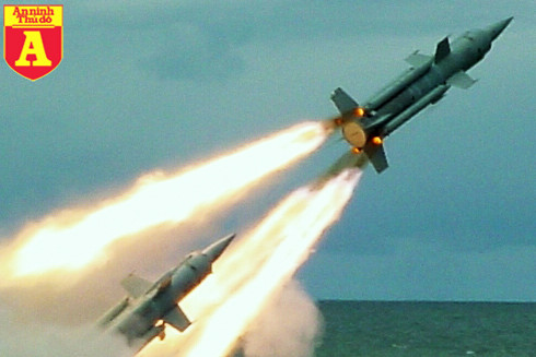 Tên lửa khai hỏa diệt mục tiêu