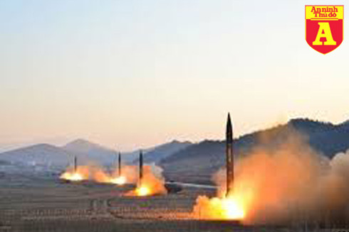 Hàng loạt tên lửa Triều Tiên khai hỏa Hàng loạt tên lửa Triều Tiên khai hỏa