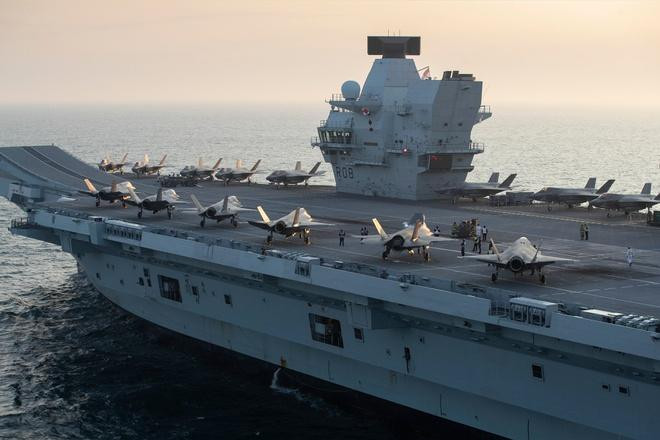 Tàu sân bay HMS Queen Elizabeth vận hành tổng cộng 18 tiêm kích F-35B