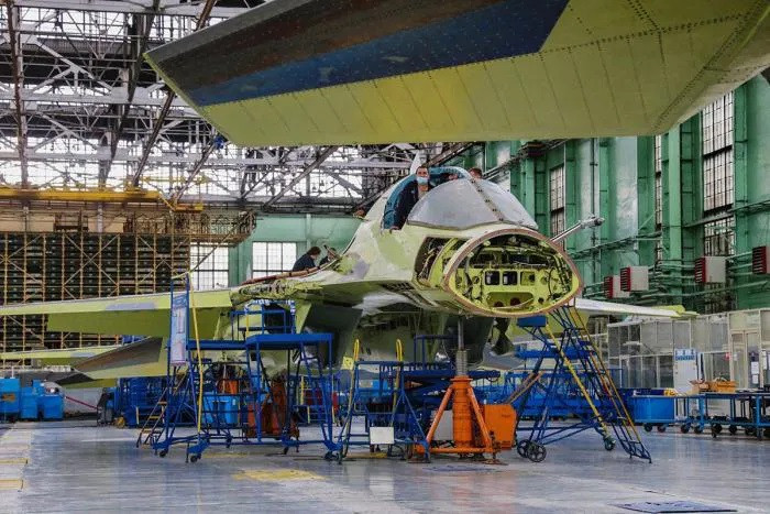 Chiến đấu cơ Su-34 đang được sản xuất