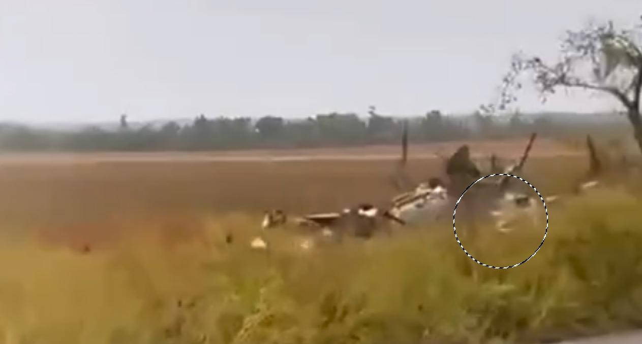 Chiếc thiết giáp với biểu tượng chữ Z được nhìn thấy trong đoạn video Chiếc thiết giáp với biểu tượng chữ Z được nhìn thấy trong đoạn video