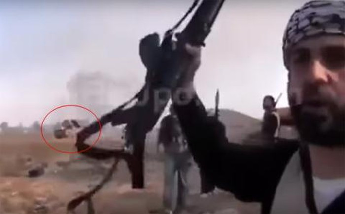 "Chiếc Apache bị bắn hạ bằng tên lửa phòng không vác vai được sản xuất dưới thời Liên xô, nhiều khả năng là Igla", vị tướng này tuyên bố. Tuy vậy sau khi các chuyên gia phân tích hình ảnh video ghi lại hiện trường thì đã xác định hệ thống phòng không 9K33 Osa mới là tác giả bắn hạ chiếc trực thăng này.