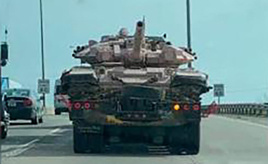 Xe tăng T-90 xuất hiện trên đường phố Mỹ Xe tăng T-90 xuất hiện trên đường phố Mỹ