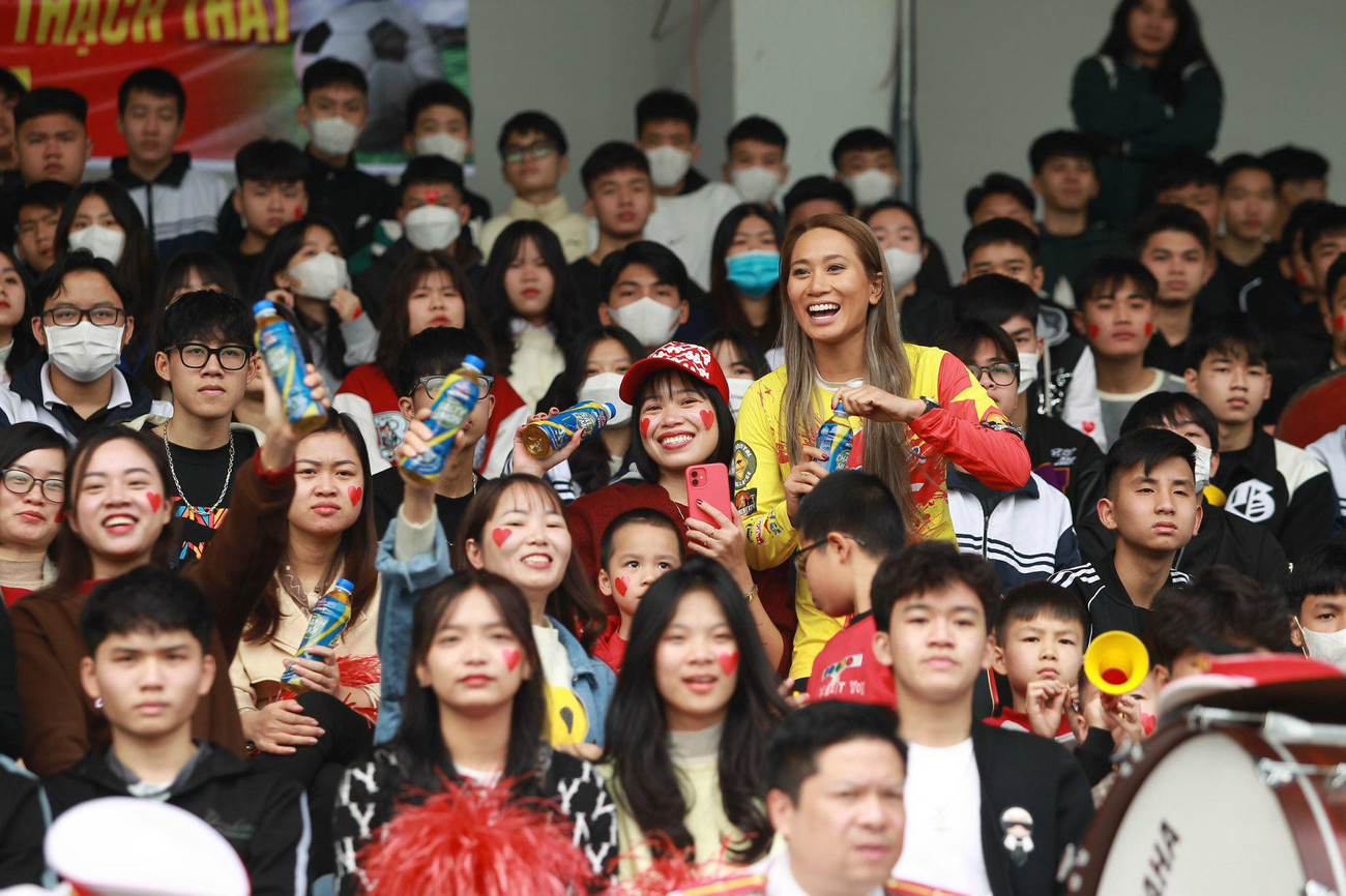“Cô gái thép” Thanh Vũ với tinh thần trở thành phiên bản tốt nhất của chính mình tại Giải bóng đá học sinh THPT Hà Nội - An ninh Thủ đô năm 2022 cúp Number 1 Active “Cô gái thép” Thanh Vũ với tinh thần trở thành phiên bản tốt nhất của chính mình tại Giải bóng đá học sinh THPT Hà Nội - An ninh Thủ đô năm 2022 cúp Number 1 Active