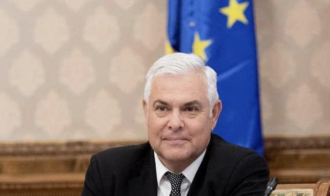 Bộ trưởng Quốc phòng Romania Angel Tilvar