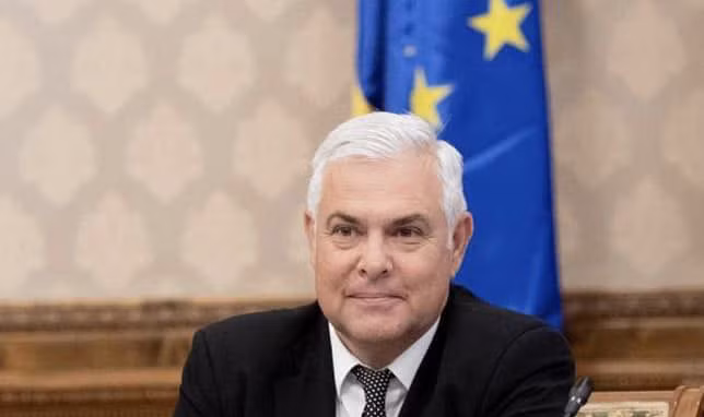 Bộ trưởng Quốc phòng Romania Angel Tilvar