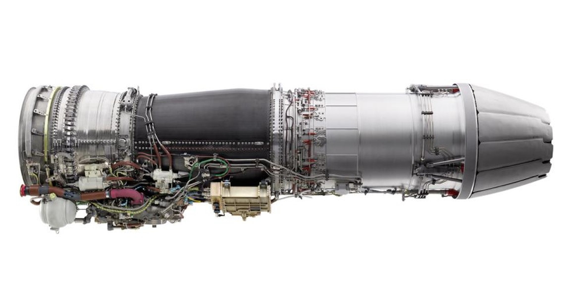 Máy bay được trang bị động cơ F414-GE-400 với lực đẩy đốt sau lên tới 98 kN. Hai động cơ cực khỏe này giúp F-18 Super Hornet có thể bay với vận tốc Mach 1.6. Tầm bay lên tới 2346 km.