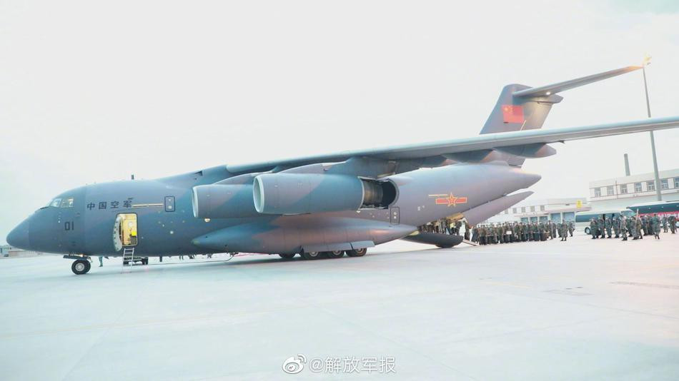 Máy bay Y-20 chuẩn bị cất cánh để sang Nga