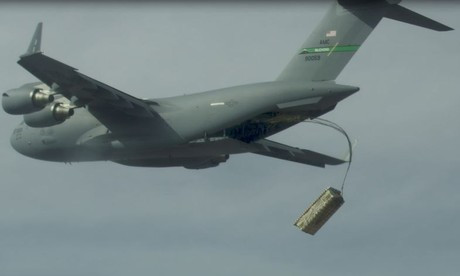 Máy bay C-17 thả tên lửa AGM-158 JASSM-ER Máy bay C-17 thả tên lửa AGM-158 JASSM-ER