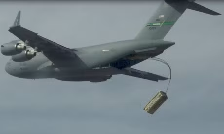 Máy bay C-17 thả tên lửa AGM-158 JASSM-ER