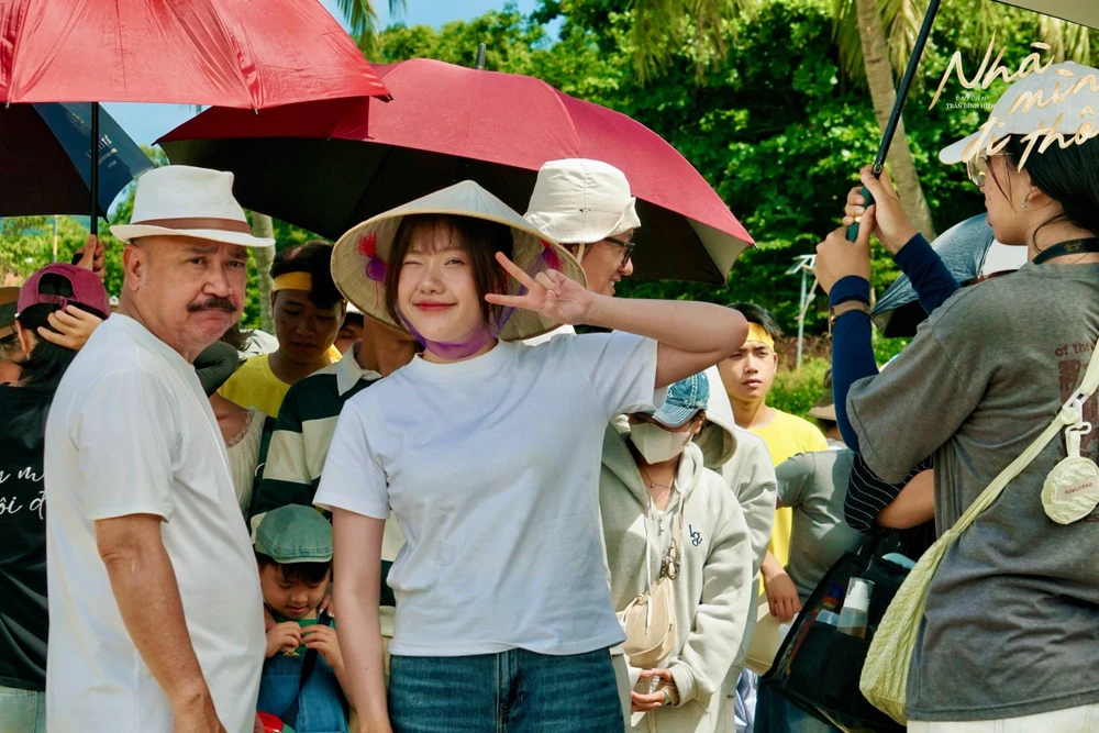 Uyển Ân "lột xác" mới mẻ trong phim mới, lừa cả gia đình vào hành trình dở khóc dở cười