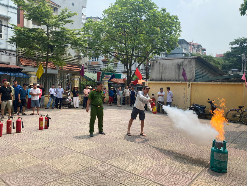 Hướng dẫn thực hiện kỹ năng chữa cháy... Hướng dẫn thực hiện kỹ năng chữa cháy...