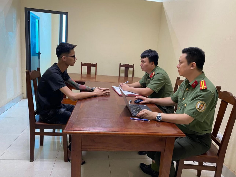 Cơ quan ANĐT Công an tỉnh Phú Thọ ghi lời khai Phan Quang Tùng Cơ quan ANĐT Công an tỉnh Phú Thọ ghi lời khai Phan Quang Tùng