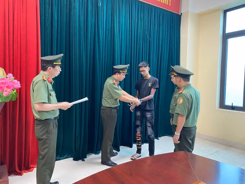 Cơ quan An ninh điều tra, Công an tỉnh Phú Thọ thực hiện lệnh bắt giữ đối tượng Phan Quang Tùng