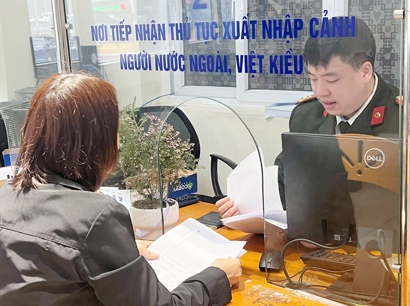 Cơ quan, tổ chức, doanh nghiệp cần tuân thủ quy định tại Điều 45 - Luật Nhập cảnh, xuất cảnh, quá cảnh, cư trú của người nước ngoài tại Việt Nam Cơ quan, tổ chức, doanh nghiệp cần tuân thủ quy định tại Điều 45 - Luật Nhập cảnh, xuất cảnh, quá cảnh, cư trú của người nước ngoài tại Việt Nam