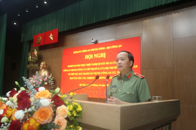 Thiếu tướng Đặng Hồng Đức, Chánh Văn phòng Bộ Công an báo cáo sơ kết 2 năm thực hiện Nghị quyết số 12 của Đảng ủy Công an Trung ương và Chỉ thị số 11 của Bộ trưởng Bộ Công an Thiếu tướng Đặng Hồng Đức, Chánh Văn phòng Bộ Công an báo cáo sơ kết 2 năm thực hiện Nghị quyết số 12 của Đảng ủy Công an Trung ương và Chỉ thị số 11 của Bộ trưởng Bộ Công an