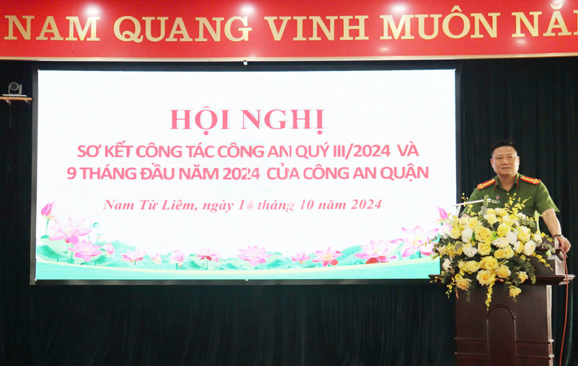 Đại tá Trần Văn Hóa, Trưởng CAQ Nam Từ Liêm phát biểu tại hội nghị sơ kết công tác công an quý III-2024 và 9 tháng đầu năm Đại tá Trần Văn Hóa, Trưởng CAQ Nam Từ Liêm phát biểu tại hội nghị sơ kết công tác công an quý III-2024 và 9 tháng đầu năm