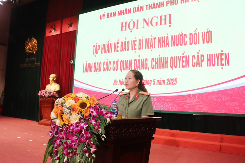 Thượng tá Đặng Thị Hồng Nhung, Phó trưởng Phòng Quản lý Nhà nước về bảo vệ bí mật Nhà nước, Cục An ninh chính trị nội bộ quán triệt nội dung bảo vệ bí mật Nhà nước Thượng tá Đặng Thị Hồng Nhung, Phó trưởng Phòng Quản lý Nhà nước về bảo vệ bí mật Nhà nước, Cục An ninh chính trị nội bộ quán triệt nội dung bảo vệ bí mật Nhà nước