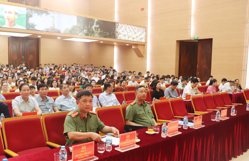 Các đại biểu dự hội nghị Các đại biểu dự hội nghị