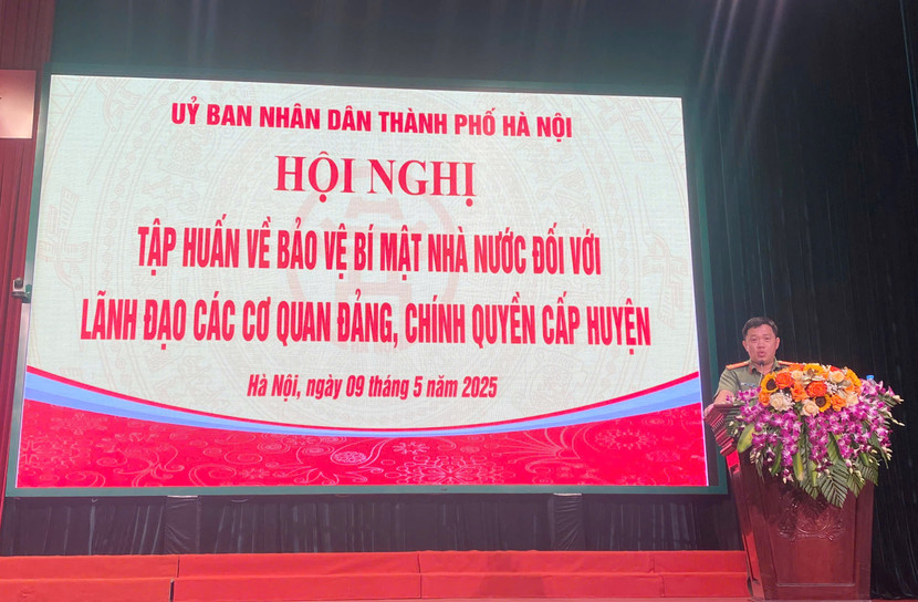 Đại tá Nguyễn Tiến Thắng, Trưởng phòng An ninh chính trị nội bộ phát biểu tại hội nghị Đại tá Nguyễn Tiến Thắng, Trưởng phòng An ninh chính trị nội bộ phát biểu tại hội nghị