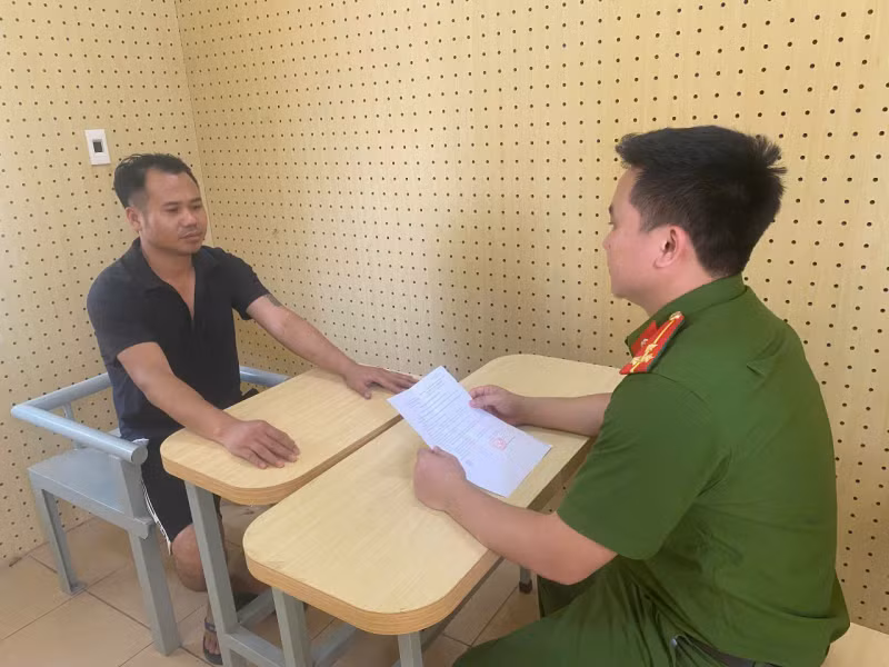 Cơ quan CSĐT Công an tỉnh Vĩnh Phúc lấy lời khai đối tượng Nguyễn Văn Hưởng