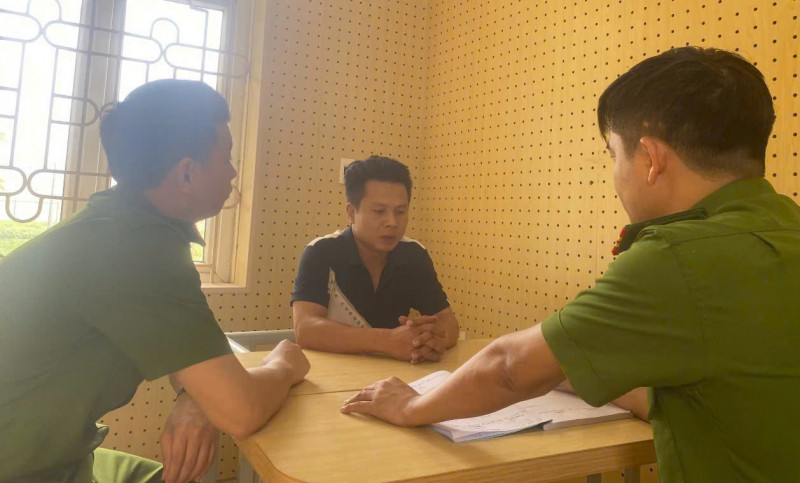 Cơ quan CSĐT Công an tỉnh Vĩnh Phúc lấy lời khai đối tượng La Văn Tuấn
