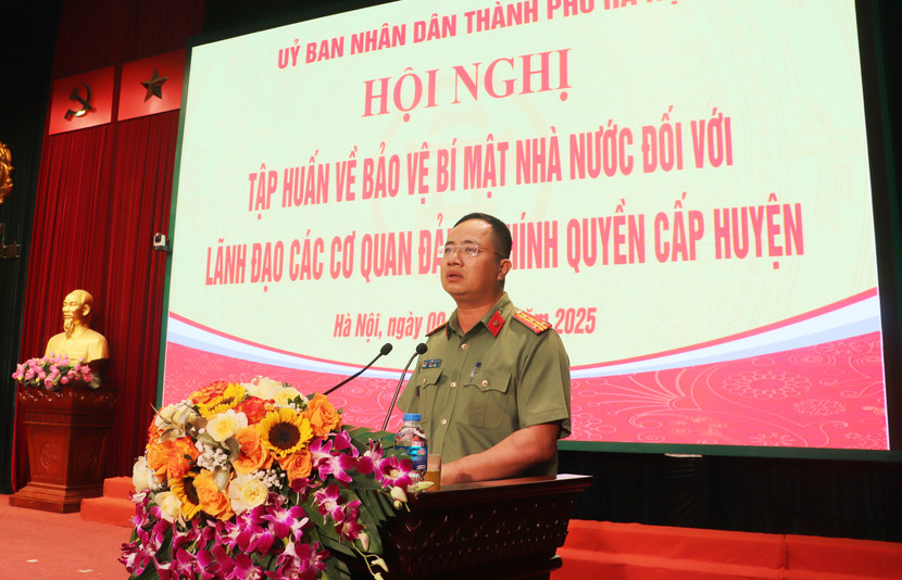 Đại tá Nguyễn Thành Long, Phó Giám đốc CATP phát biểu tại hội nghị Đại tá Nguyễn Thành Long, Phó Giám đốc CATP phát biểu tại hội nghị