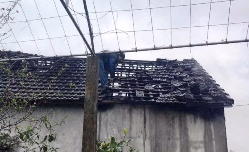 Ngôi nhà bị cháy rụi sau khi đối tượng dùng xăng phóng hỏa