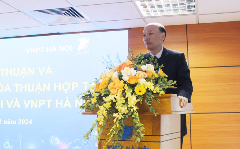 Ông Lương Cao Chí, Trưởng đại diện, Bí thư Đảng ủy, Giám đốc VNPT Hà Nội phát biểu tại lễ ký kết