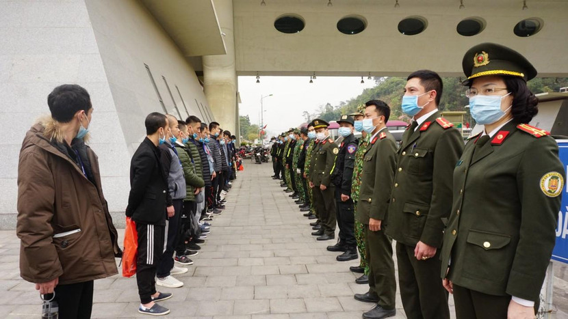 Phòng Quản lý xuất nhập cảnh CATP Hà Nội phối hợp với Công an tỉnh Lạng Sơn, Bộ đội biên phòng tỉnh Lạng Sơn bàn giao các công dân nhập cảnh trái phép vào Việt Nam cho phía Trung Quốc Phòng Quản lý xuất nhập cảnh CATP Hà Nội phối hợp với Công an tỉnh Lạng Sơn, Bộ đội biên phòng tỉnh Lạng Sơn bàn giao các công dân nhập cảnh trái phép vào Việt Nam cho phía Trung Quốc