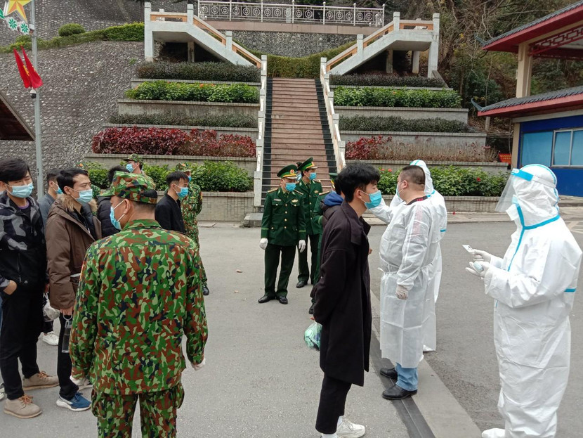 Kiểm tra sức khỏe trước khi tiếp nhận công dân Kiểm tra sức khỏe trước khi tiếp nhận công dân