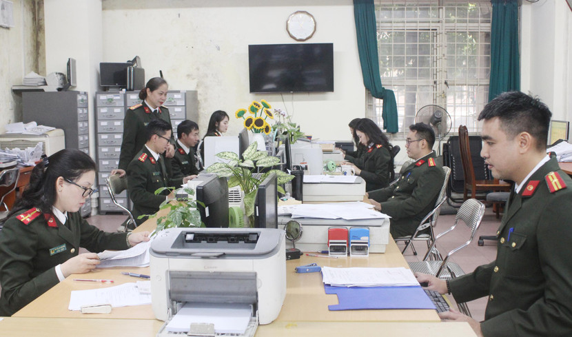 Để thực hiện nhiệm vụ bảo vệ Đại hội Đảng các cấp, CBCS Phòng Hồ sơ CATP Hà Nội sẵn sàng làm việc xuyên ngày đêm Để thực hiện nhiệm vụ bảo vệ Đại hội Đảng các cấp, CBCS Phòng Hồ sơ CATP Hà Nội sẵn sàng làm việc xuyên ngày đêm