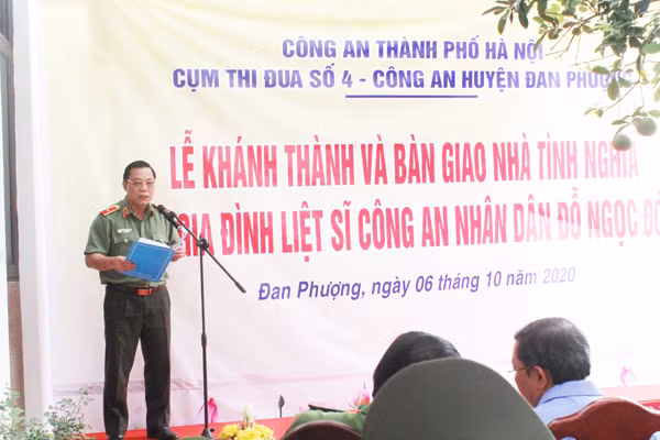 Thiếu tướng Nguyễn Hải Trung, Ủy viên Ban Thường vụ Thành ủy, Bí thư Đảng ủy, Giám đốc CATP Hà Nội phát biểu tại lễ khánh thành nhà tình nghĩa tặng gia đình thân nhân liệt sỹ CAND Đỗ Ngọc Đổng