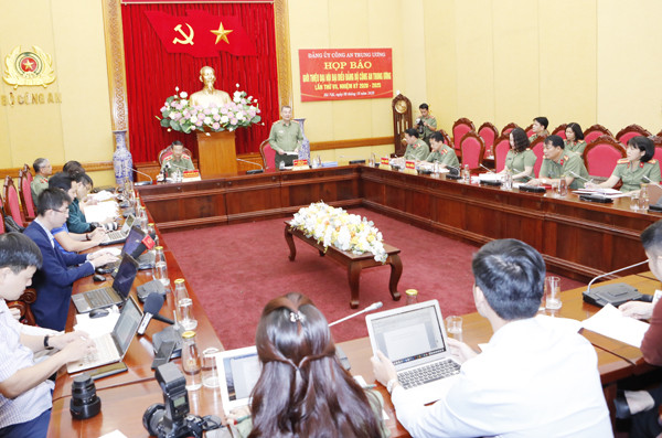 Toàn cảnh buổi họp báo Toàn cảnh buổi họp báo