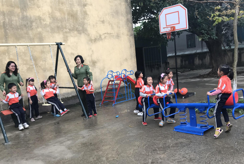 Kinh phí xây dựng sân chơi được các đoàn viên, hội viên Hội phụ nữ các đơn vị trong Cụm thi đua số 2 đóng góp