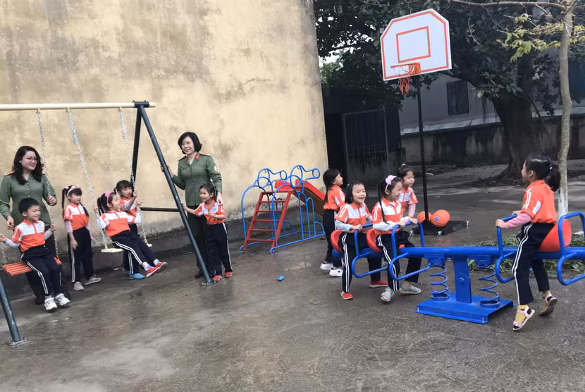 Kinh phí xây dựng sân chơi được các đoàn viên, hội viên Hội phụ nữ các đơn vị trong Cụm thi đua số 2 đóng góp